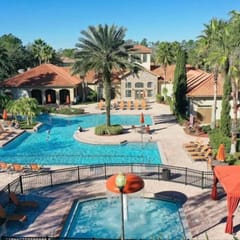2BR Condo for 6: Pool, Hot Tub, 11mi to Disney